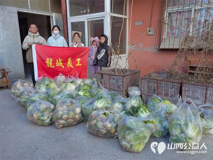 寒风中的温暖!----太原市龙城义工感谢志愿者家庭和环球的全体员工支持本次摘大白菜捐赠活动 - 第1张 - 山西公益人 寒风中的温暖!----太原市龙城义工感谢志愿者家庭和环球的全体员工支持本次摘大白菜捐赠活动 - 第1张