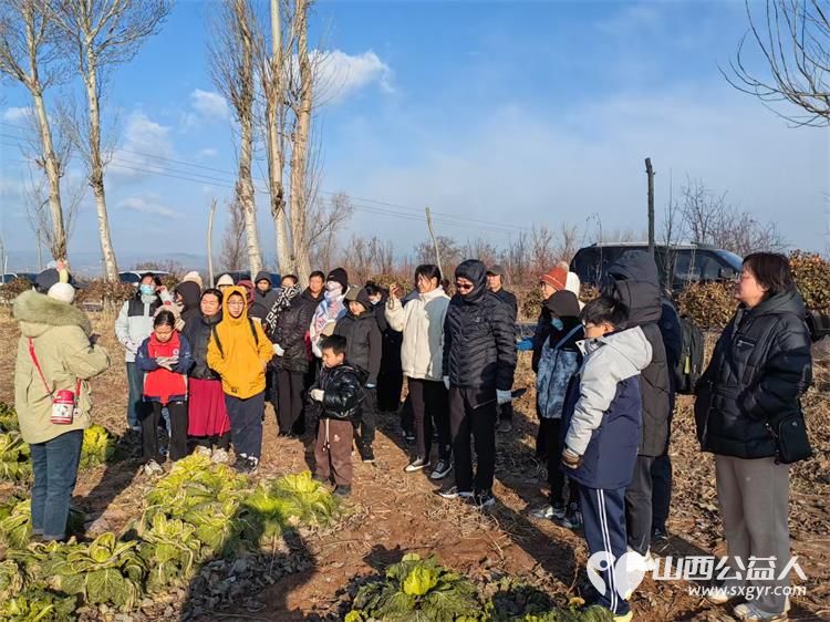 寒风中的温暖!----太原市龙城义工感谢志愿者家庭和环球的全体员工支持本次摘大白菜捐赠活动 - 第2张 - 山西公益人 寒风中的温暖!----太原市龙城义工感谢志愿者家庭和环球的全体员工支持本次摘大白菜捐赠活动 - 第2张