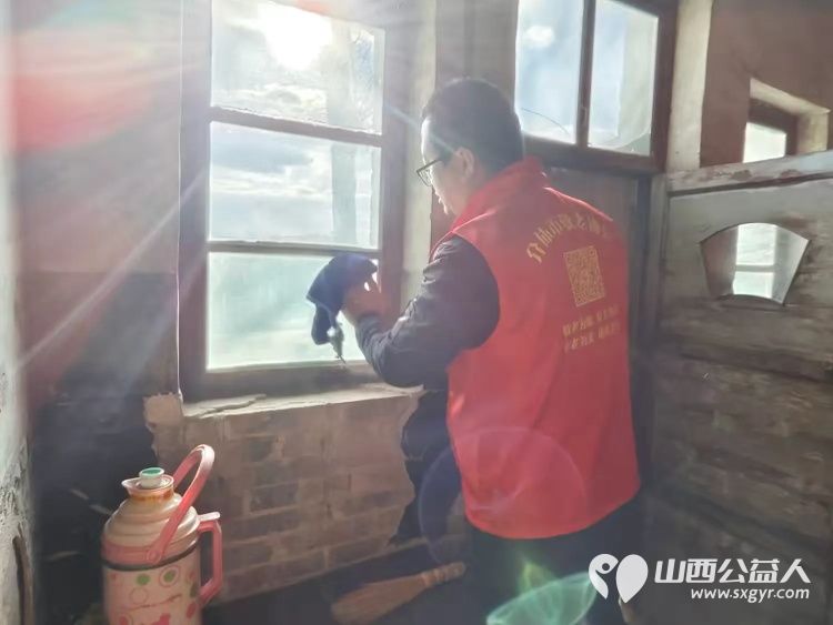 介休市敬老协会敬老爱老助老行动在义棠镇圪塔头村入户特困老人83岁庞海生家 - 第6张 - 山西公益人 介休市敬老协会敬老爱老助老行动在义棠镇圪塔头村入户特困老人83岁庞海生家 - 第6张