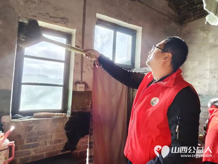 介休市敬老协会敬老爱老助老行动在义棠镇圪塔头村入户特困老人83岁庞海生家 - 第7张 - 山西公益人 介休市敬老协会敬老爱老助老行动在义棠镇圪塔头村入户特困老人83岁庞海生家 - 第7张