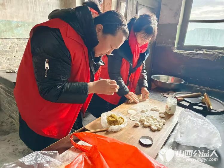 介休市敬老协会敬老爱老助老行动在义棠镇圪塔头村入户特困老人83岁庞海生家 - 第4张 - 山西公益人 介休市敬老协会敬老爱老助老行动在义棠镇圪塔头村入户特困老人83岁庞海生家 - 第4张