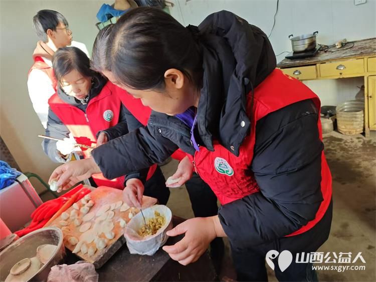 介休市义棠镇北角头村84岁特困老人高明亮家中迎来介休市敬老协会的志愿者 - 第7张
