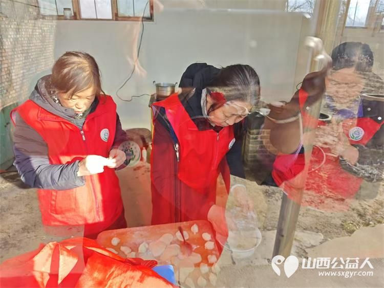 介休市义棠镇北角头村84岁特困老人高明亮家中迎来介休市敬老协会的志愿者 - 第8张