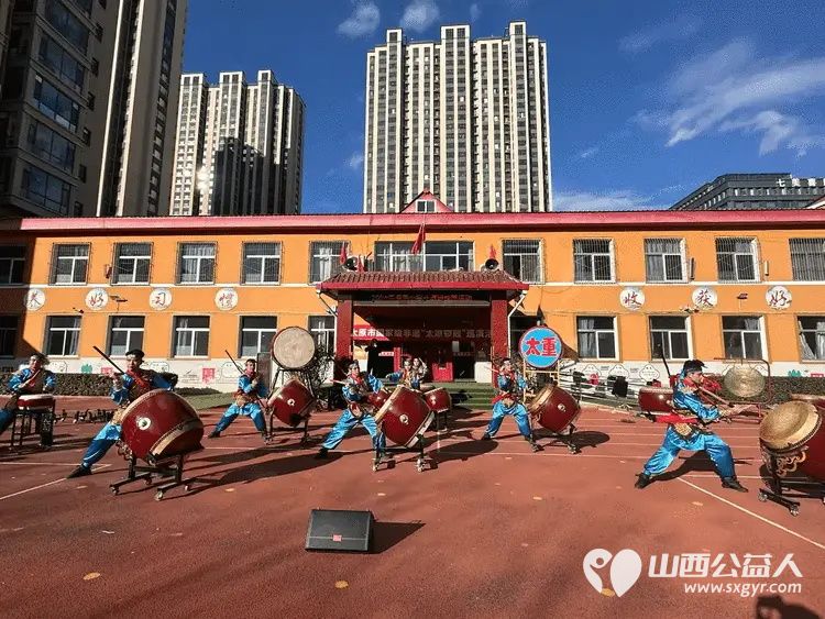弘扬传统文化传承非遗之韵---太原市摄乐小学邀请太重锣鼓队的艺术家们开展非遗文化进校园活动 - 第3张
