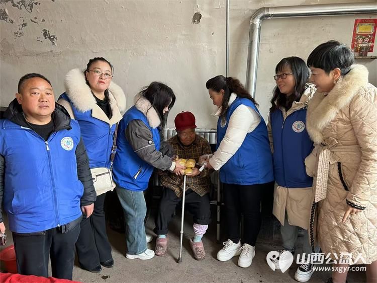 长治市小雨点公益志愿者协会思源分会组织志愿者带着驴肉、牛肉丸子、团子看望孤寡老人 - 第22张