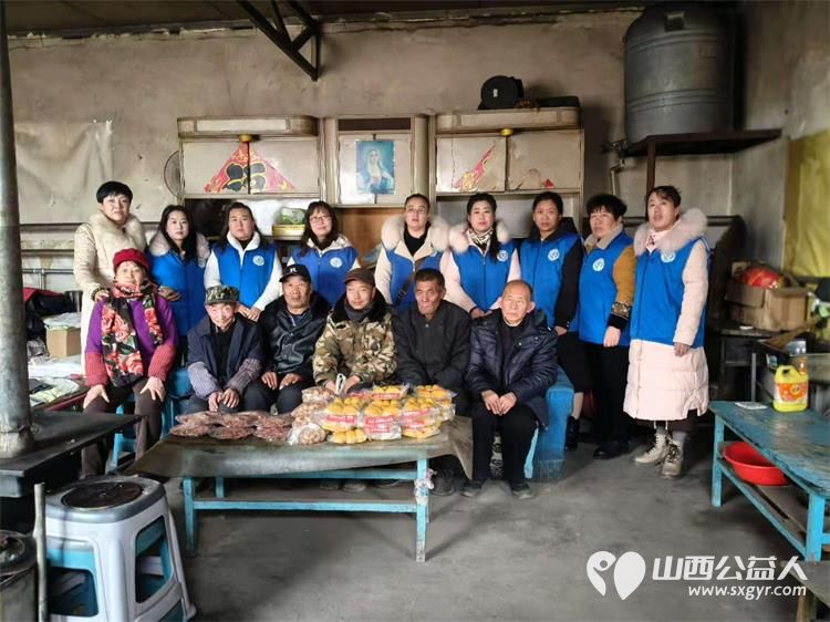 长治市小雨点公益志愿者协会思源分会组织志愿者带着驴肉、牛肉丸子、团子看望孤寡老人 - 第1张