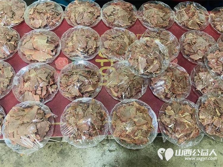 长治市小雨点公益志愿者协会思源分会组织志愿者带着驴肉、牛肉丸子、团子看望孤寡老人 - 第5张