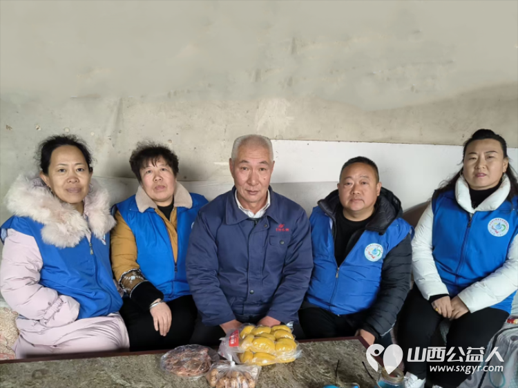 长治市小雨点公益志愿者协会思源分会组织志愿者带着驴肉、牛肉丸子、团子看望孤寡老人 - 第18张