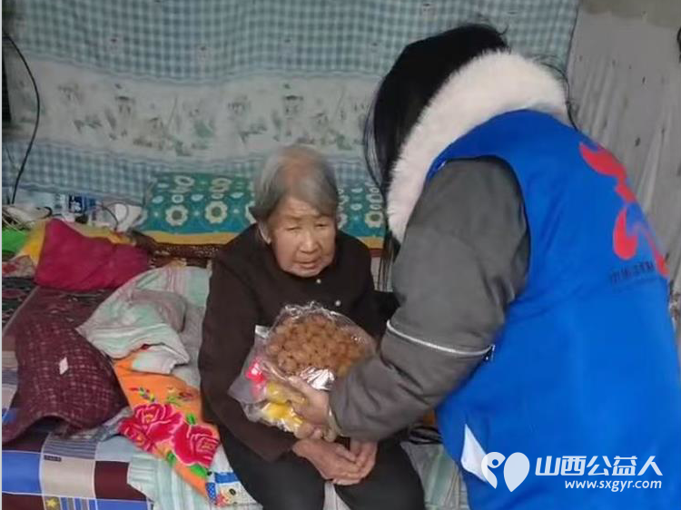 长治市小雨点公益志愿者协会思源分会组织志愿者带着驴肉、牛肉丸子、团子看望孤寡老人 - 第24张
