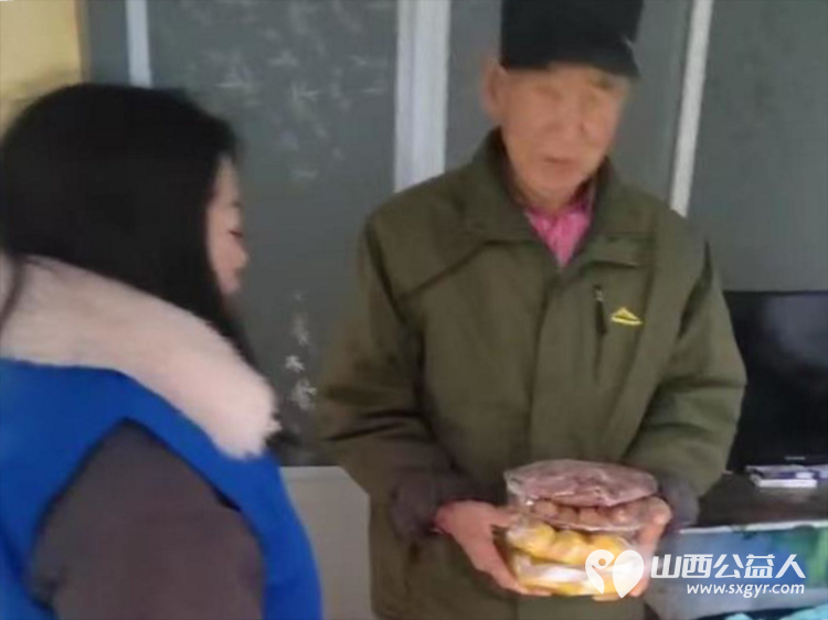 长治市小雨点公益志愿者协会思源分会组织志愿者带着驴肉、牛肉丸子、团子看望孤寡老人 - 第25张