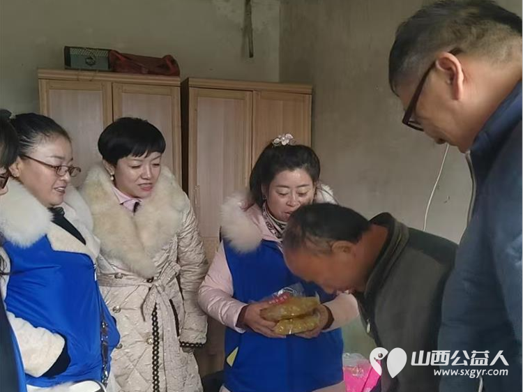 长治市小雨点公益志愿者协会思源分会组织志愿者带着驴肉、牛肉丸子、团子看望孤寡老人 - 第12张