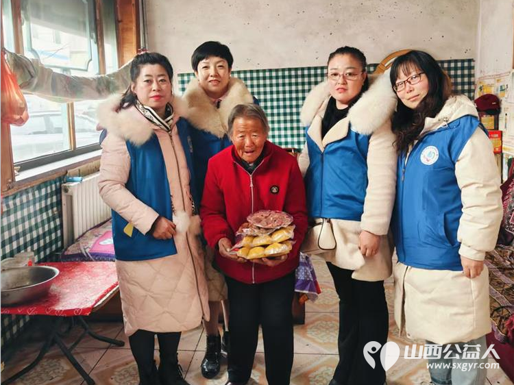 长治市小雨点公益志愿者协会思源分会组织志愿者带着驴肉、牛肉丸子、团子看望孤寡老人 - 第11张