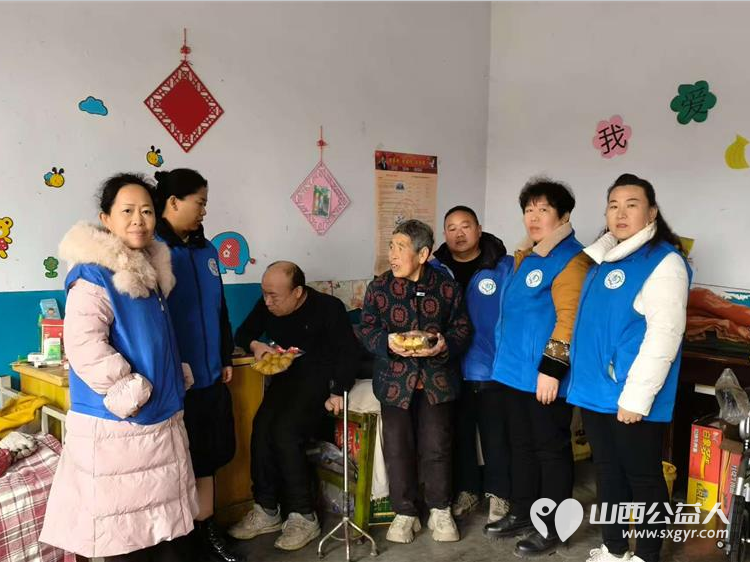 长治市小雨点公益志愿者协会思源分会组织志愿者带着驴肉、牛肉丸子、团子看望孤寡老人 - 第9张