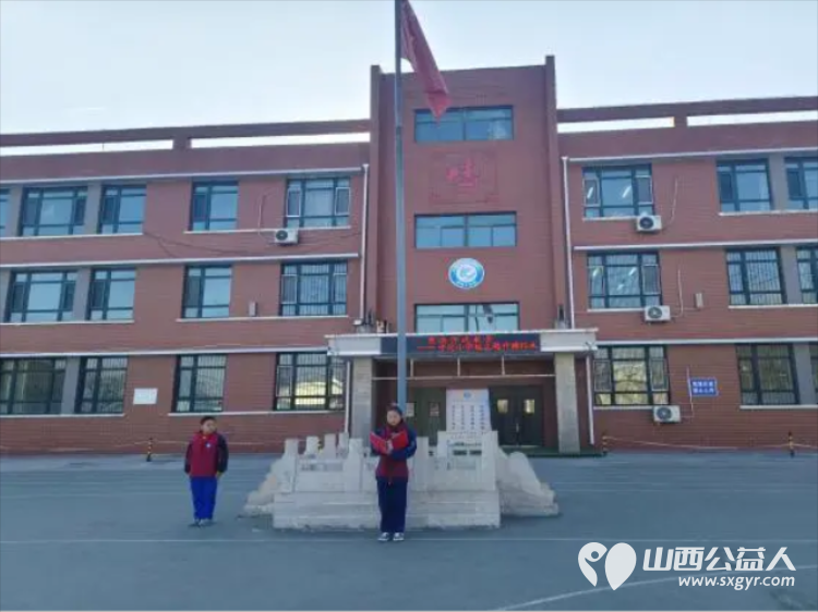 宪法伴我成长----太原市呼延小学举办宪法日活动让学生更好地了解宪法知识引导学生成为自觉遵守者和坚定捍卫者 - 第3张