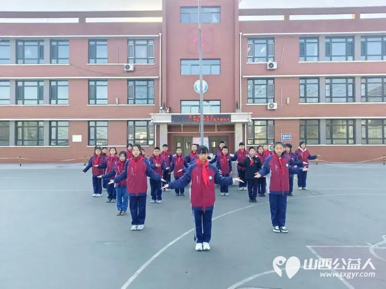 宪法伴我成长----太原市呼延小学举办宪法日活动让学生更好地了解宪法知识引导学生成为自觉遵守者和坚定捍卫者 - 第1张
