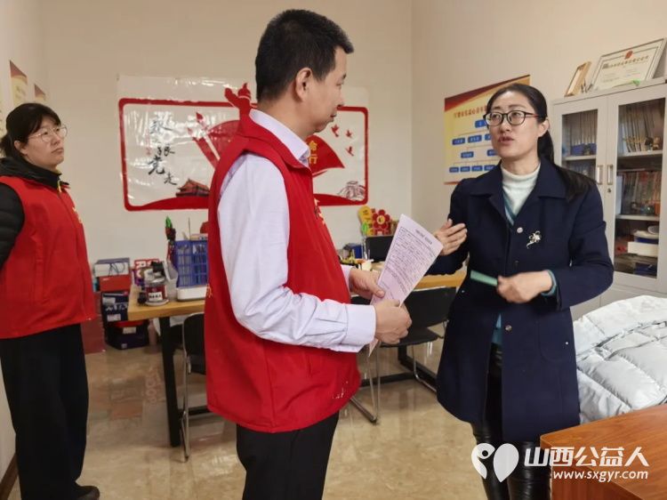 过生日啦！吕梁市离石区青年志愿者协会启动了第四季度的致敬行善者走访慰问活动走进吕梁市弘益心青年服务中心为梁红梅老师送上生日的惊喜 - 第2张