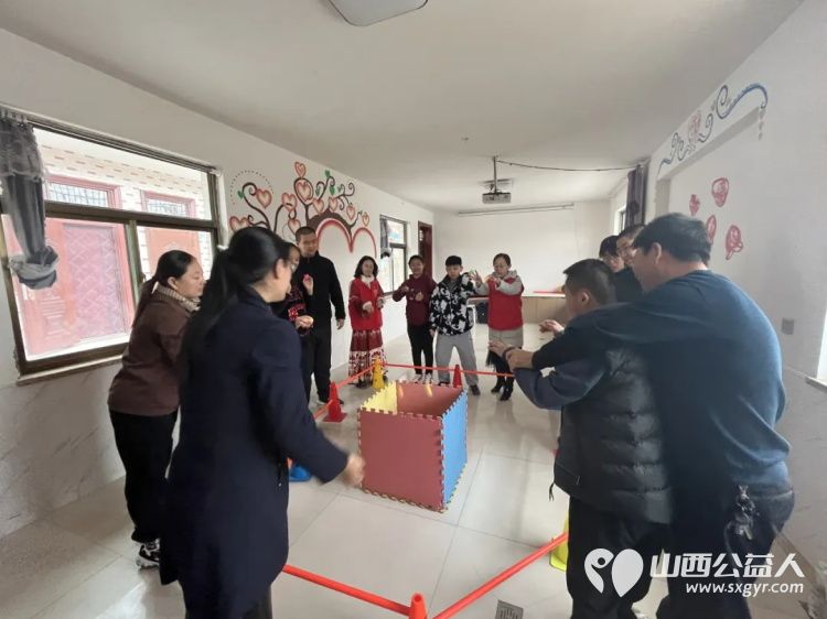 过生日啦！吕梁市离石区青年志愿者协会启动了第四季度的致敬行善者走访慰问活动走进吕梁市弘益心青年服务中心为梁红梅老师送上生日的惊喜 - 第13张