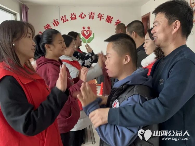 过生日啦！吕梁市离石区青年志愿者协会启动了第四季度的致敬行善者走访慰问活动走进吕梁市弘益心青年服务中心为梁红梅老师送上生日的惊喜 - 第11张