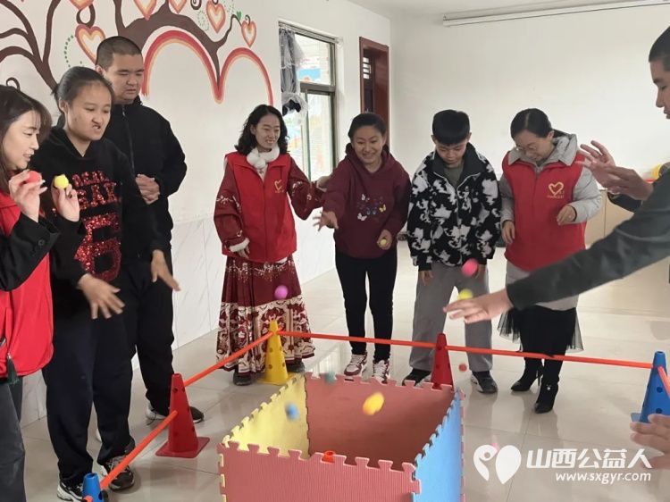 过生日啦！吕梁市离石区青年志愿者协会启动了第四季度的致敬行善者走访慰问活动走进吕梁市弘益心青年服务中心为梁红梅老师送上生日的惊喜 - 第8张