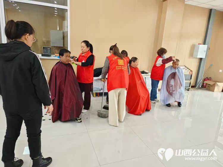 志愿服务进社区健康活动暖人心——介休市敬老协会志愿者2024年12月11日在西南街道新建西路社区为社区老人爱心理发健康义诊服务活动 - 第59张 - 山西公益人 志愿服务进社区健康活动暖人心——介休市敬老协会志愿者2024年12月11日在西南街道新建西路社区为社区老人爱心理发健康义诊服务活动 - 第59张