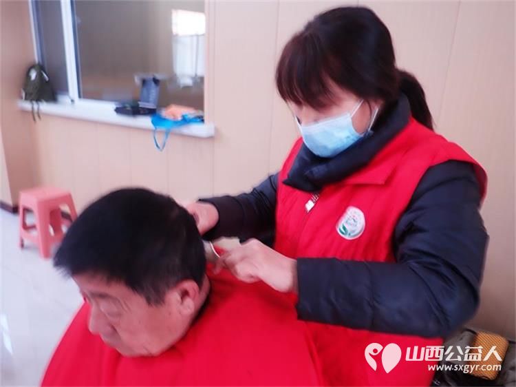 志愿服务进社区健康活动暖人心——介休市敬老协会志愿者2024年12月11日在西南街道新建西路社区为社区老人爱心理发健康义诊服务活动 - 第60张 - 山西公益人 志愿服务进社区健康活动暖人心——介休市敬老协会志愿者2024年12月11日在西南街道新建西路社区为社区老人爱心理发健康义诊服务活动 - 第60张