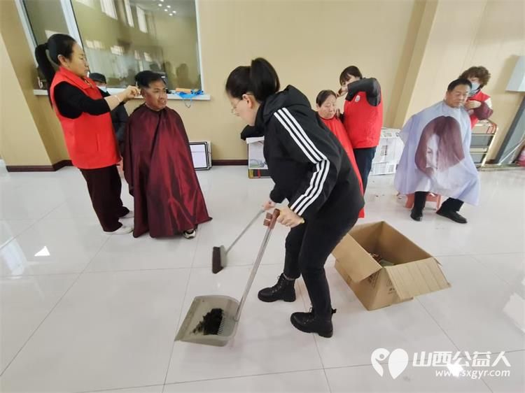 志愿服务进社区健康活动暖人心——介休市敬老协会志愿者2024年12月11日在西南街道新建西路社区为社区老人爱心理发健康义诊服务活动 - 第64张 - 山西公益人 志愿服务进社区健康活动暖人心——介休市敬老协会志愿者2024年12月11日在西南街道新建西路社区为社区老人爱心理发健康义诊服务活动 - 第64张