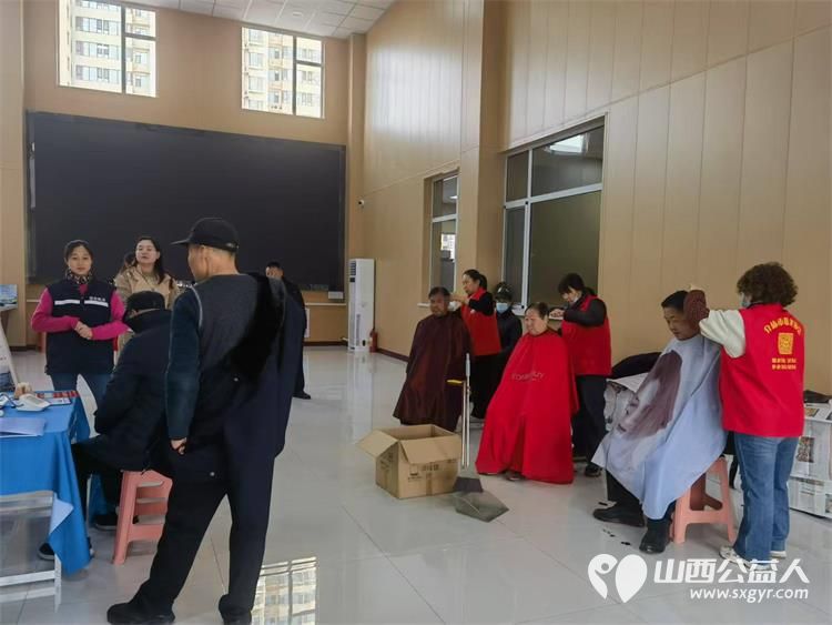 志愿服务进社区健康活动暖人心——介休市敬老协会志愿者2024年12月11日在西南街道新建西路社区为社区老人爱心理发健康义诊服务活动 - 第43张 - 山西公益人 志愿服务进社区健康活动暖人心——介休市敬老协会志愿者2024年12月11日在西南街道新建西路社区为社区老人爱心理发健康义诊服务活动 - 第43张