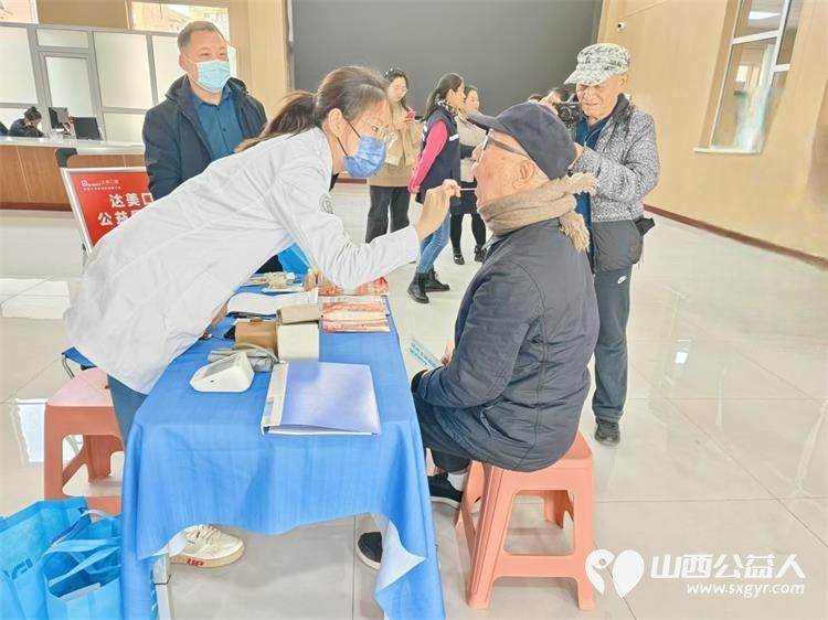 志愿服务进社区健康活动暖人心——介休市敬老协会志愿者2024年12月11日在西南街道新建西路社区为社区老人爱心理发健康义诊服务活动 - 第19张 - 山西公益人 志愿服务进社区健康活动暖人心——介休市敬老协会志愿者2024年12月11日在西南街道新建西路社区为社区老人爱心理发健康义诊服务活动 - 第19张