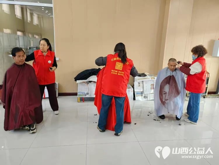 志愿服务进社区健康活动暖人心——介休市敬老协会志愿者2024年12月11日在西南街道新建西路社区为社区老人爱心理发健康义诊服务活动 - 第51张 - 山西公益人 志愿服务进社区健康活动暖人心——介休市敬老协会志愿者2024年12月11日在西南街道新建西路社区为社区老人爱心理发健康义诊服务活动 - 第51张