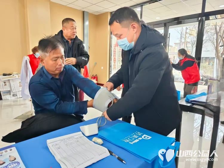 志愿服务进社区健康活动暖人心——介休市敬老协会志愿者2024年12月11日在西南街道新建西路社区为社区老人爱心理发健康义诊服务活动 - 第26张 - 山西公益人 志愿服务进社区健康活动暖人心——介休市敬老协会志愿者2024年12月11日在西南街道新建西路社区为社区老人爱心理发健康义诊服务活动 - 第26张