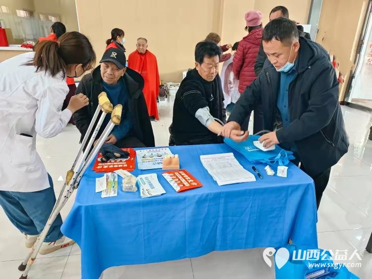 志愿服务进社区健康活动暖人心——介休市敬老协会志愿者2024年12月11日在西南街道新建西路社区为社区老人爱心理发健康义诊服务活动 - 第25张 - 山西公益人 志愿服务进社区健康活动暖人心——介休市敬老协会志愿者2024年12月11日在西南街道新建西路社区为社区老人爱心理发健康义诊服务活动 - 第25张