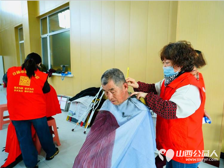 志愿服务进社区健康活动暖人心——介休市敬老协会志愿者2024年12月11日在西南街道新建西路社区为社区老人爱心理发健康义诊服务活动 - 第56张 - 山西公益人 志愿服务进社区健康活动暖人心——介休市敬老协会志愿者2024年12月11日在西南街道新建西路社区为社区老人爱心理发健康义诊服务活动 - 第56张