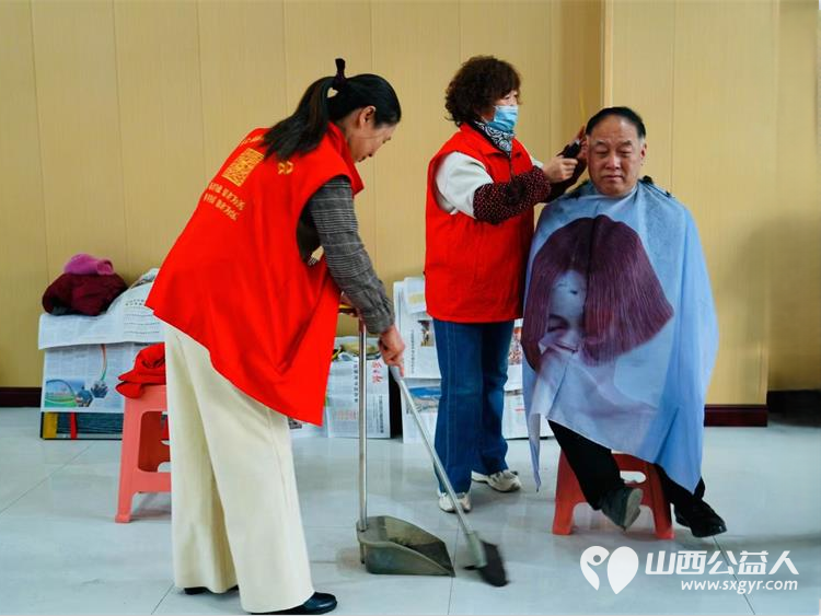 志愿服务进社区健康活动暖人心——介休市敬老协会志愿者2024年12月11日在西南街道新建西路社区为社区老人爱心理发健康义诊服务活动 - 第55张 - 山西公益人 志愿服务进社区健康活动暖人心——介休市敬老协会志愿者2024年12月11日在西南街道新建西路社区为社区老人爱心理发健康义诊服务活动 - 第55张