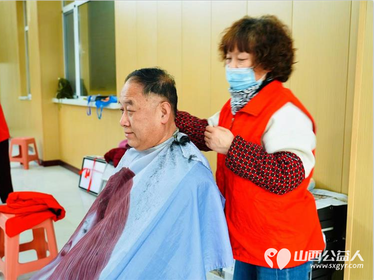 志愿服务进社区健康活动暖人心——介休市敬老协会志愿者2024年12月11日在西南街道新建西路社区为社区老人爱心理发健康义诊服务活动 - 第48张 - 山西公益人 志愿服务进社区健康活动暖人心——介休市敬老协会志愿者2024年12月11日在西南街道新建西路社区为社区老人爱心理发健康义诊服务活动 - 第48张