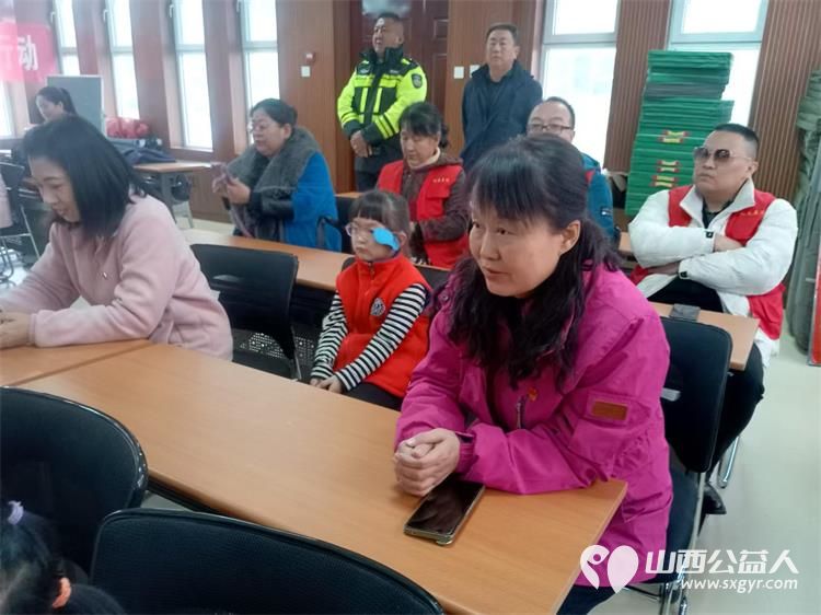 迎新年学雷锋让爱回家在行动 清徐县阳光益佳爱心服务队和爱心企业在清徐县徐沟镇中心幼儿园举行捐赠活动向幼儿园学生发放了8000余元助学金等 - 第27张