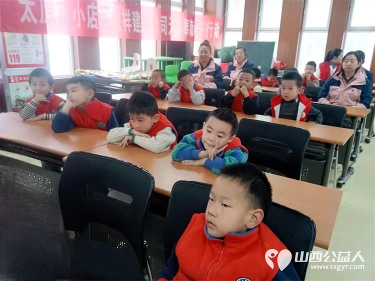 迎新年学雷锋让爱回家在行动 清徐县阳光益佳爱心服务队和爱心企业在清徐县徐沟镇中心幼儿园举行捐赠活动向幼儿园学生发放了8000余元助学金等 - 第26张