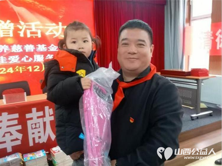 迎新年学雷锋让爱回家在行动 清徐县阳光益佳爱心服务队和爱心企业在清徐县徐沟镇中心幼儿园举行捐赠活动向幼儿园学生发放了8000余元助学金等 - 第17张