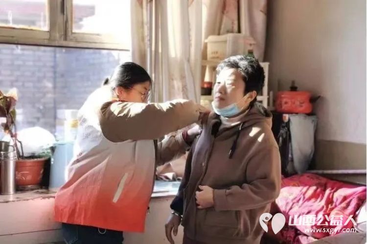 五台山下党旗红志愿服务聚民心 正能量公益山西五台县西米社区志愿服务队走进生活困难的家庭为困难群众带来物质与精神的双重慰藉 - 第7张