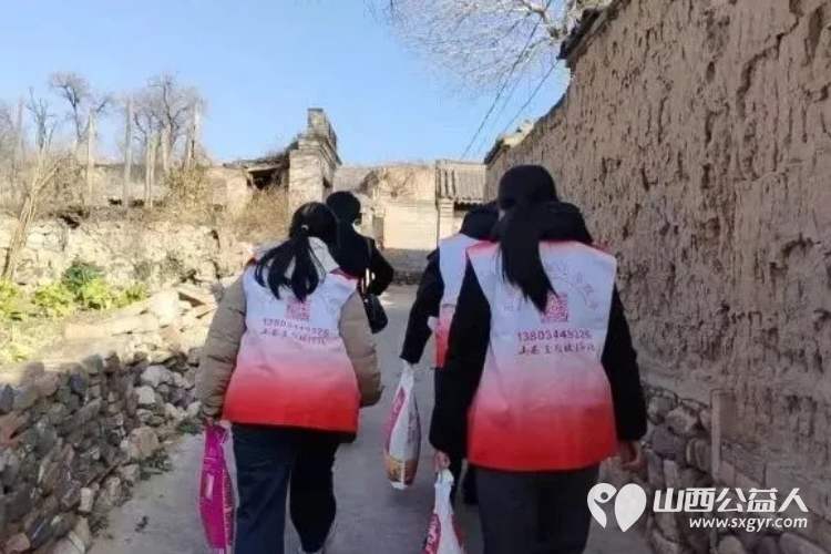 五台山下党旗红志愿服务聚民心 正能量公益山西五台县西米社区志愿服务队走进生活困难的家庭为困难群众带来物质与精神的双重慰藉 - 第2张