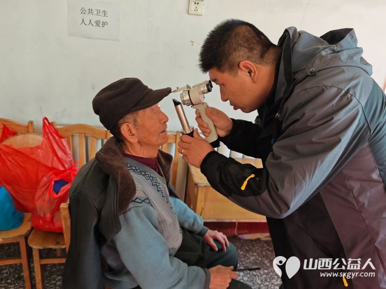 介休市敬老协会“孝善行”之敬老爱老助老行动2024年12月14日走进洪山镇西湛泉村服务老人 - 第6张 - 山西公益人 介休市敬老协会“孝善行”之敬老爱老助老行动2024年12月14日走进洪山镇西湛泉村服务老人 - 第6张