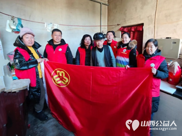 介休市敬老协会敬老爱老助老行动走进洪山镇西湛泉村入户特困老人84岁郭凌宝家中为老人打扫卫生包饺子 - 第1张 - 山西公益人 介休市敬老协会敬老爱老助老行动走进洪山镇西湛泉村入户特困老人84岁郭凌宝家中为老人打扫卫生包饺子 - 第1张