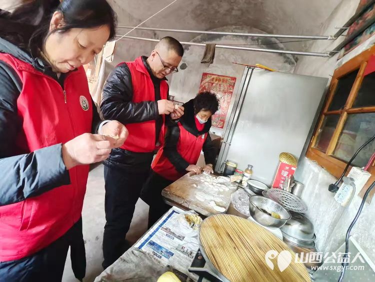 介休市敬老协会敬老爱老助老行动走进洪山镇下曹麻村入户特困老人85岁李根录家中 - 第7张 - 山西公益人 介休市敬老协会敬老爱老助老行动走进洪山镇下曹麻村入户特困老人85岁李根录家中 - 第7张