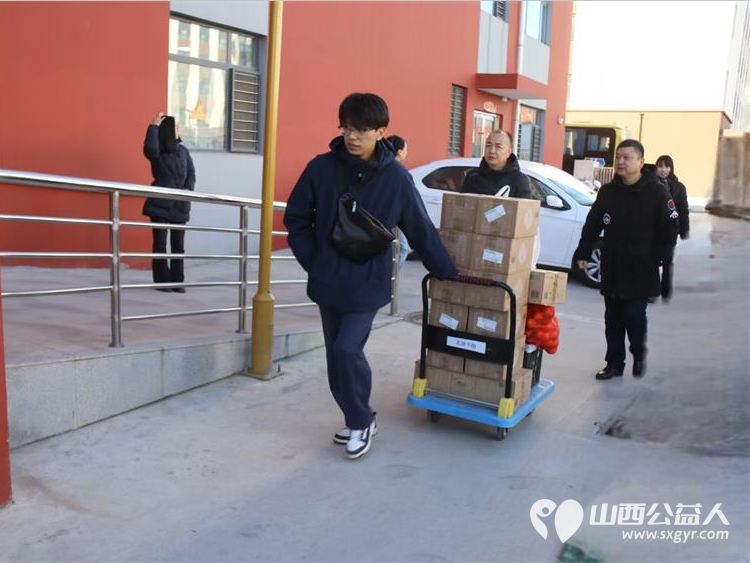 感谢大家人寿山西分公司全体员工来到灵星康复中心了解心青年的生活训练情况并认购孩子们的手工作品支持心青年创业 - 第2张 - 山西公益人 感谢大家人寿山西分公司全体员工来到灵星康复中心了解心青年的生活训练情况并认购孩子们的手工作品支持心青年创业 - 第2张