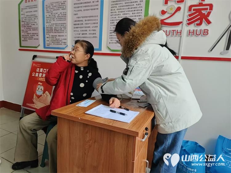 志愿服务进社区2024年12月18日介休市敬老协会走进东南街道南大街社区为社区老人爱心理发、健康义诊服务活动 - 第16张 - 山西公益人 志愿服务进社区2024年12月18日介休市敬老协会走进东南街道南大街社区为社区老人爱心理发、健康义诊服务活动 - 第16张
