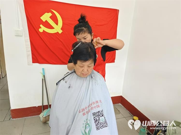 志愿服务进社区2024年12月18日介休市敬老协会走进东南街道南大街社区为社区老人爱心理发、健康义诊服务活动 - 第22张 - 山西公益人 志愿服务进社区2024年12月18日介休市敬老协会走进东南街道南大街社区为社区老人爱心理发、健康义诊服务活动 - 第22张