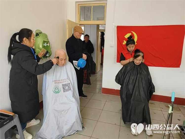 志愿服务进社区2024年12月18日介休市敬老协会走进东南街道南大街社区为社区老人爱心理发、健康义诊服务活动 - 第7张 - 山西公益人 志愿服务进社区2024年12月18日介休市敬老协会走进东南街道南大街社区为社区老人爱心理发、健康义诊服务活动 - 第7张