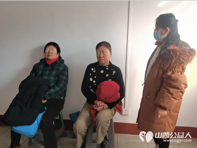 志愿服务进社区2024年12月18日介休市敬老协会走进东南街道南大街社区为社区老人爱心理发、健康义诊服务活动 - 第10张 - 山西公益人 志愿服务进社区2024年12月18日介休市敬老协会走进东南街道南大街社区为社区老人爱心理发、健康义诊服务活动 - 第10张