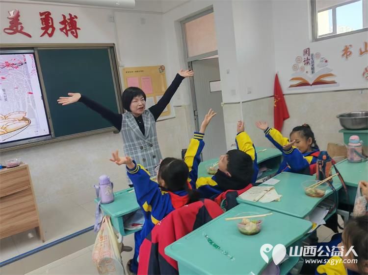 让饺子开出花儿​——记晋源区第八实验小学冬至包饺子活动​ - 第1张