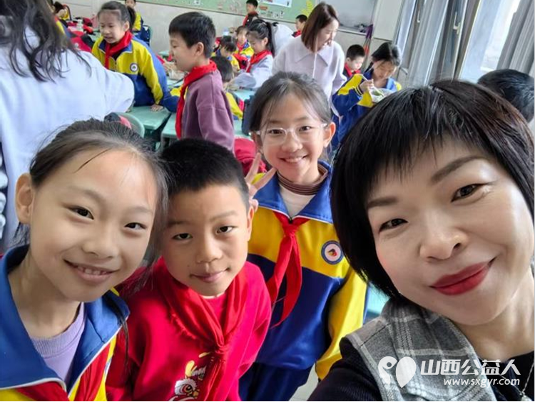 让饺子开出花儿​——记晋源区第八实验小学冬至包饺子活动​ - 第3张