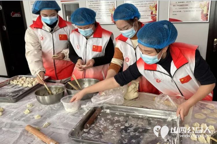 冬至至善饺香暖一线饺韵融情传递正能量 长治市正能量公益协会携手志愿者团队一队、颐龙湾社区志愿服务站、火车站社区志愿服务站举办了冬至包饺子志愿服务活动 - 第6张 - 山西公益人 冬至至善饺香暖一线饺韵融情传递正能量 长治市正能量公益协会携手志愿者团队一队、颐龙湾社区志愿服务站、火车站社区志愿服务站举办了冬至包饺子志愿服务活动 - 第6张